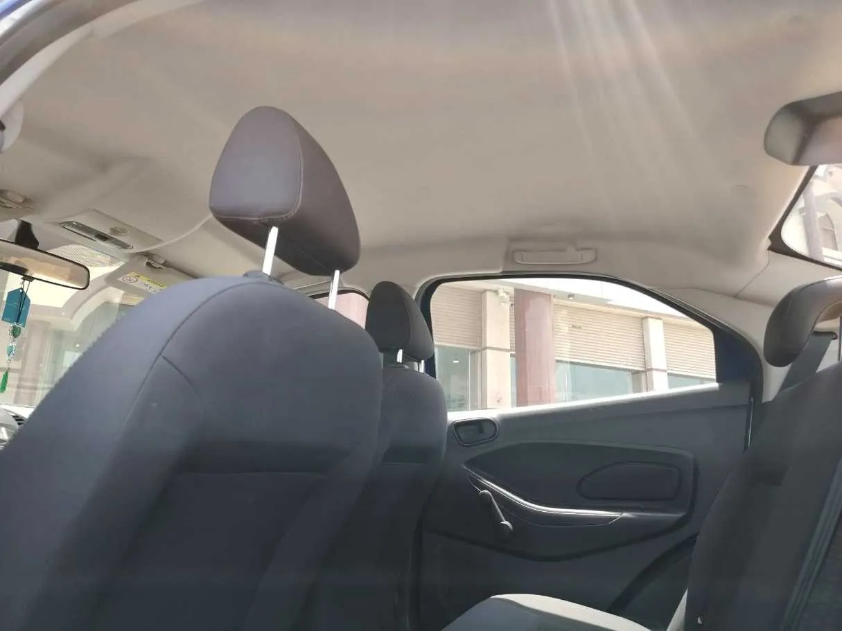 Car image 18