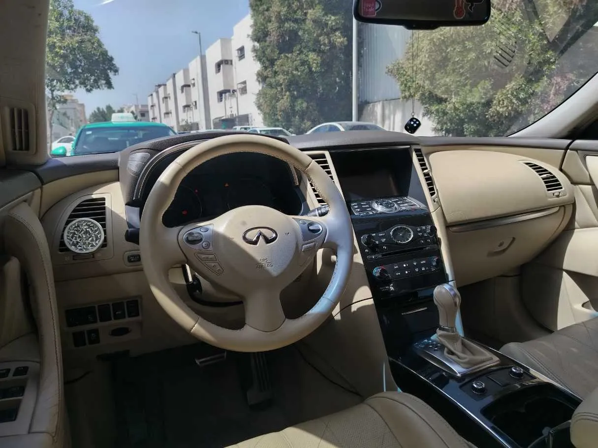 Car image 27