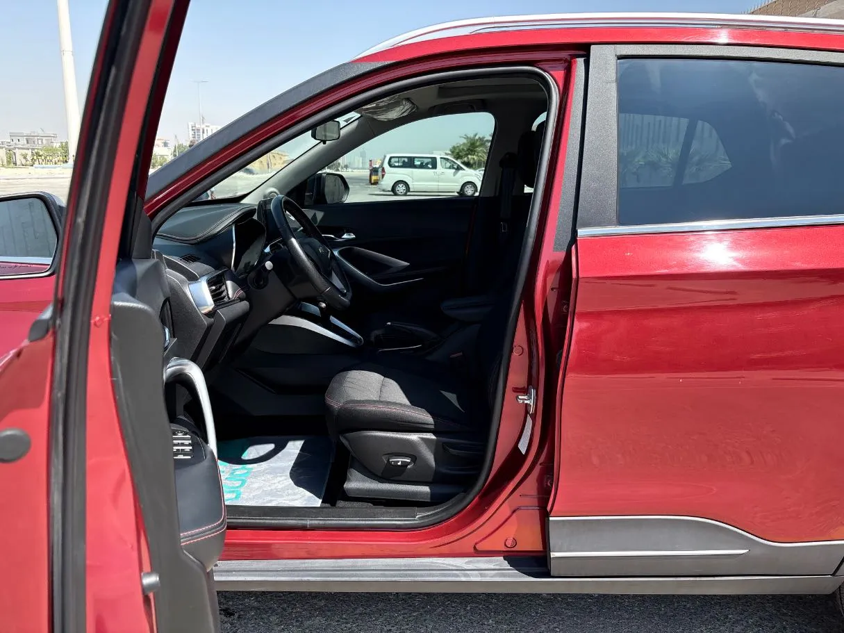 Car image 12