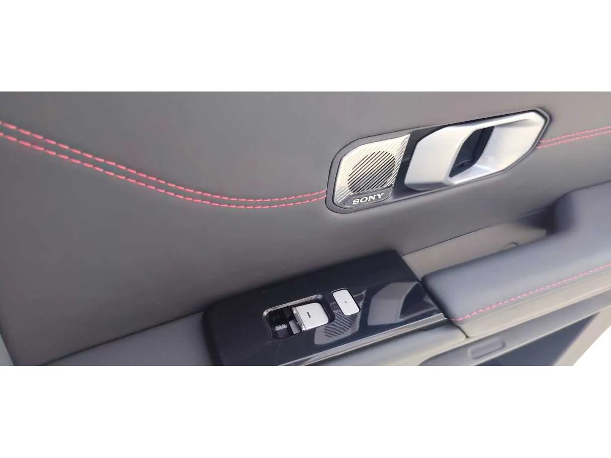 Car image 30