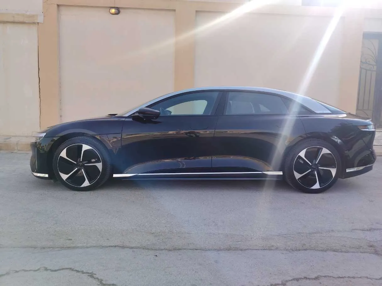 Car image 8