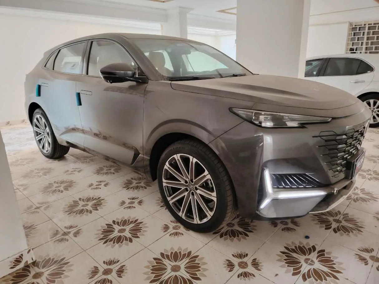 Car image 4