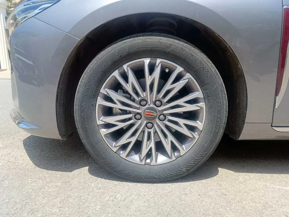 Car image 10