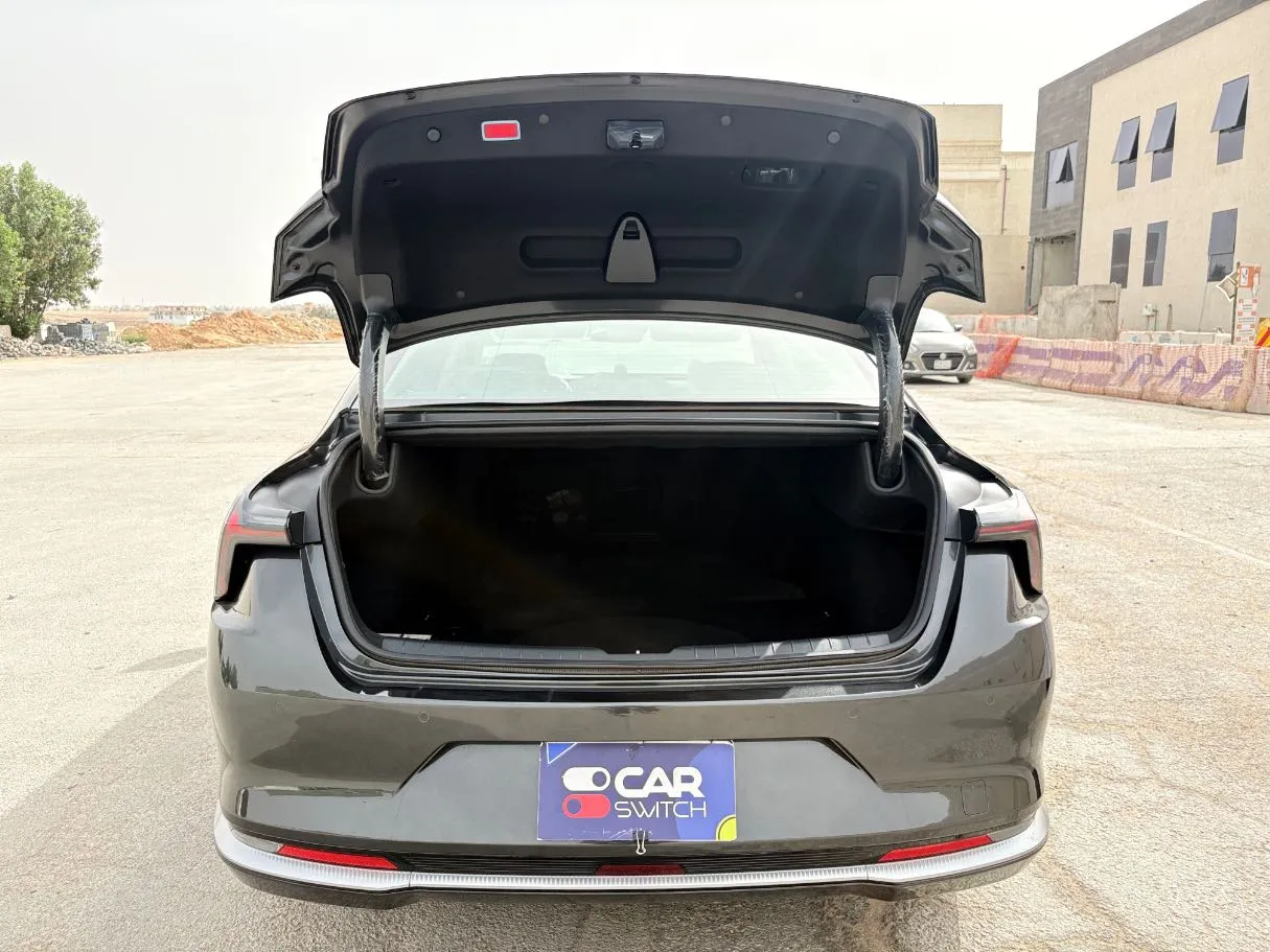 Car image 25