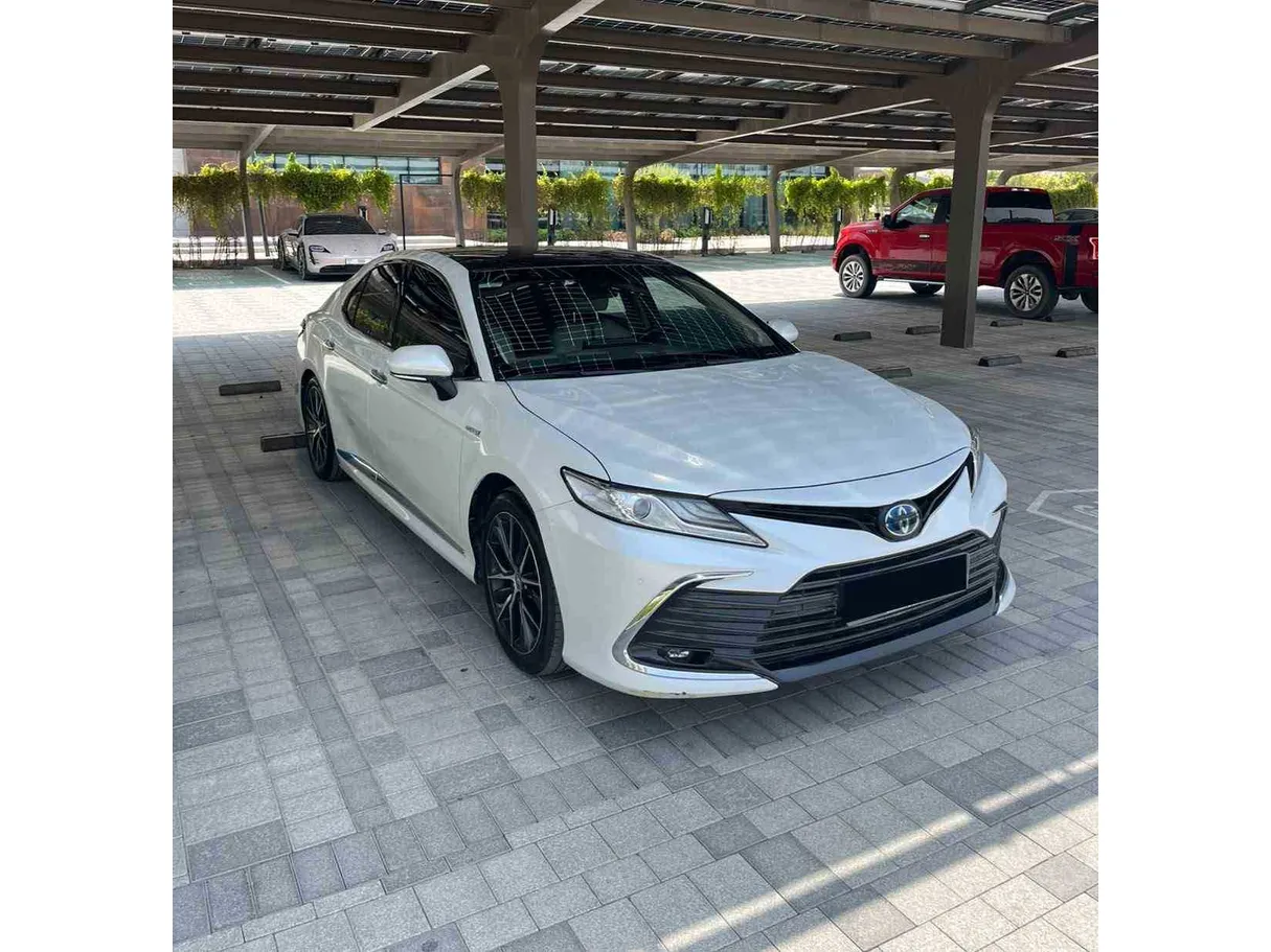 Car image 3