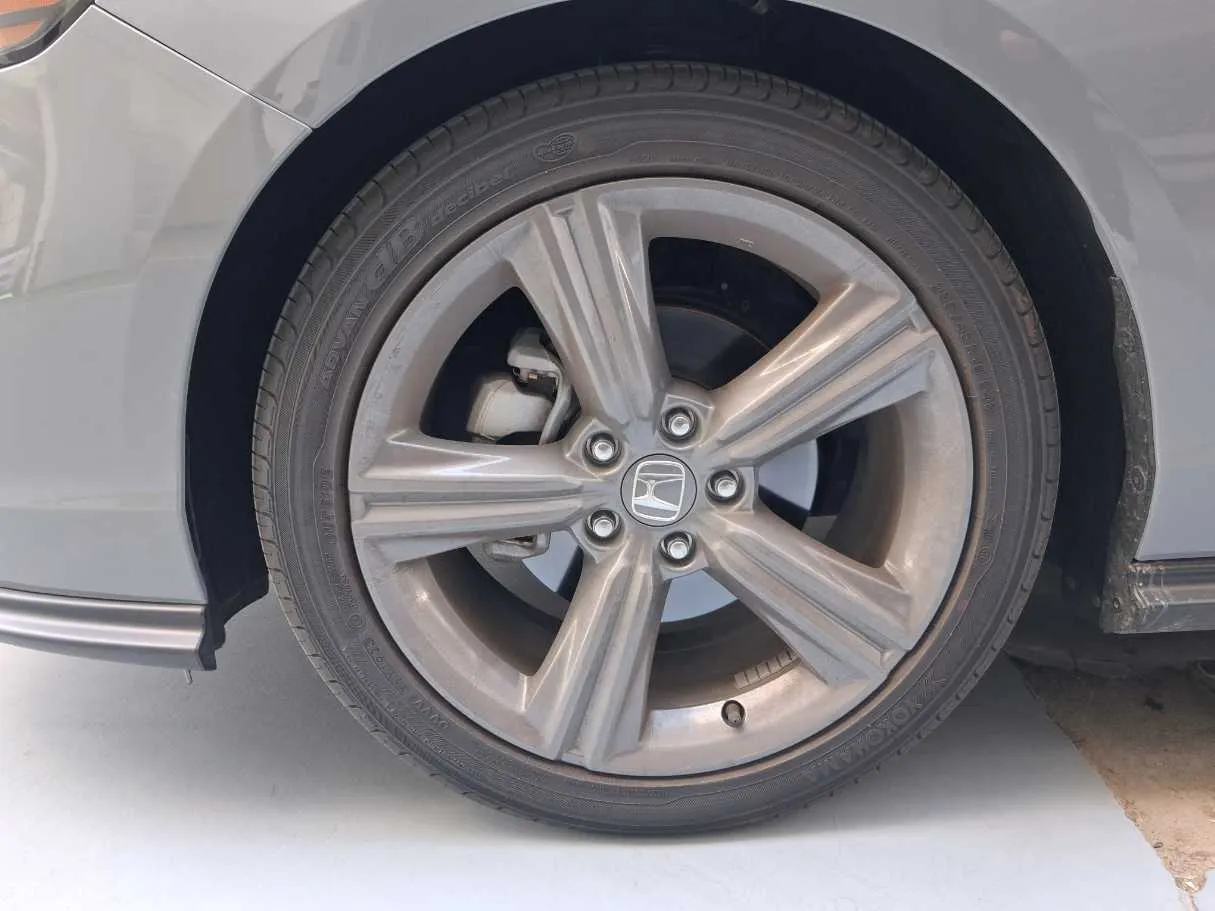 Car image 10