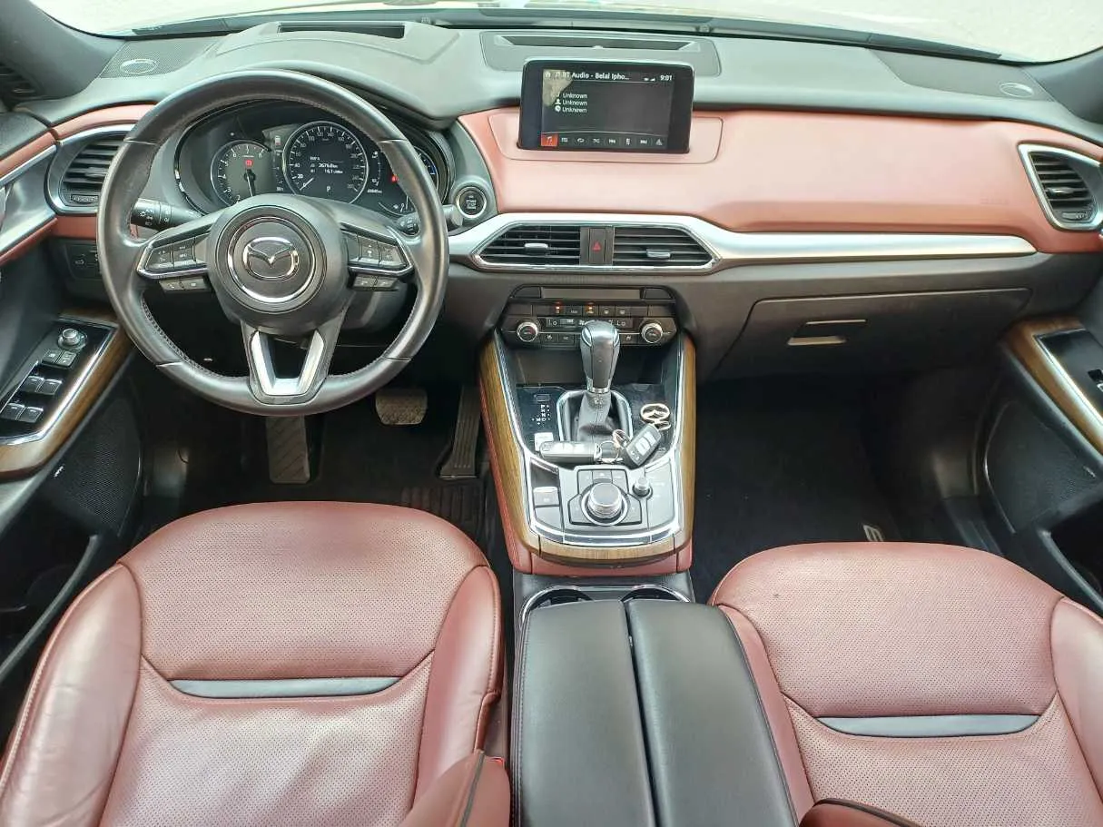 Car image 18