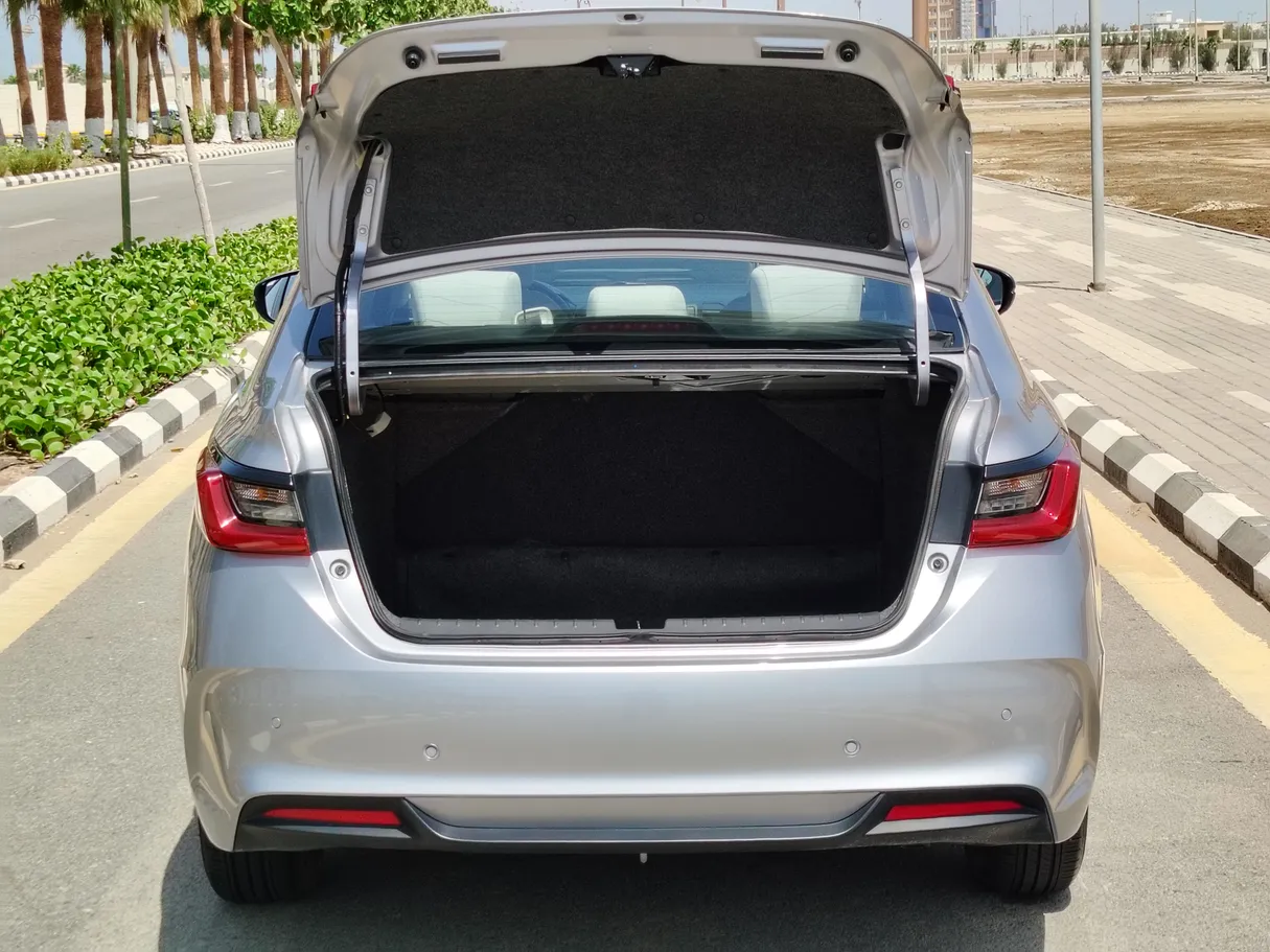 Car image 23