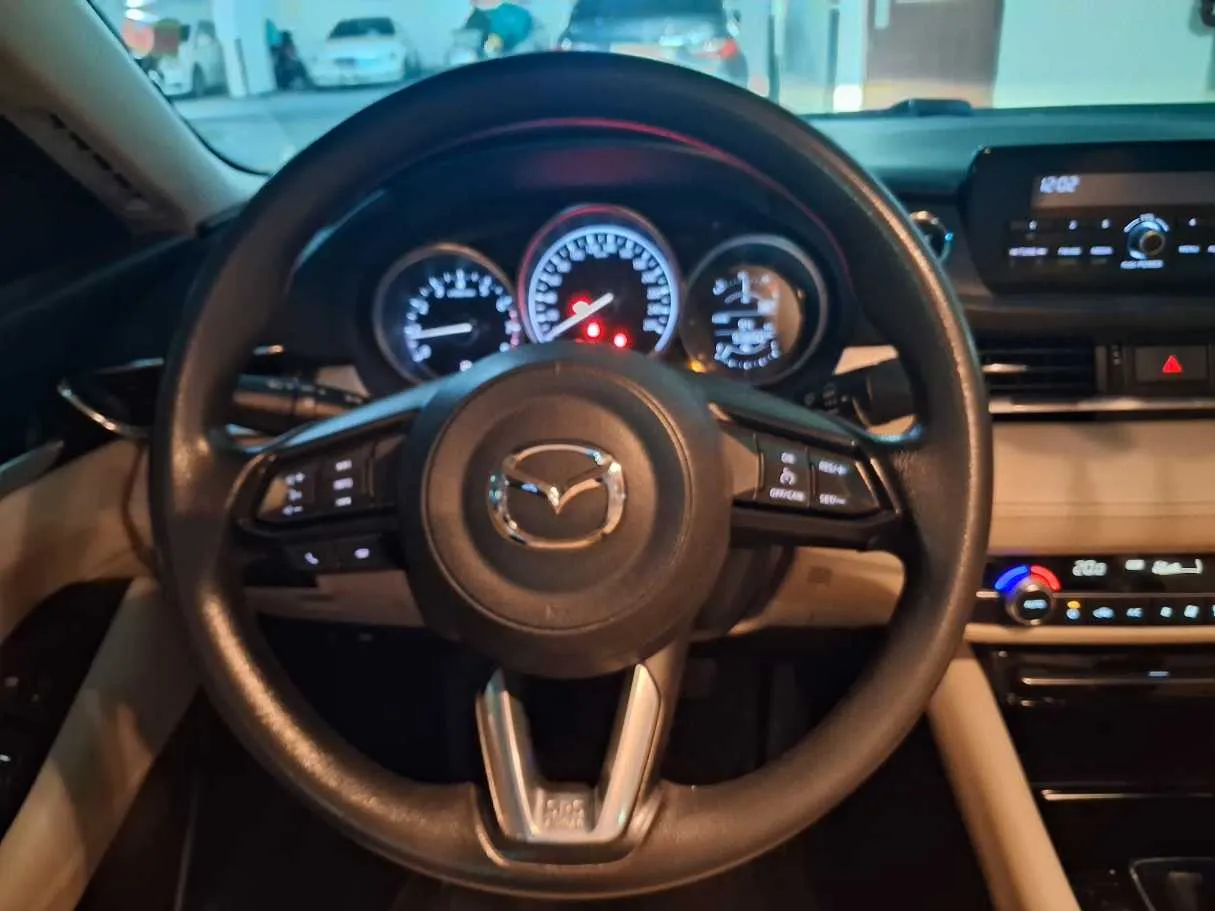 Car image 17