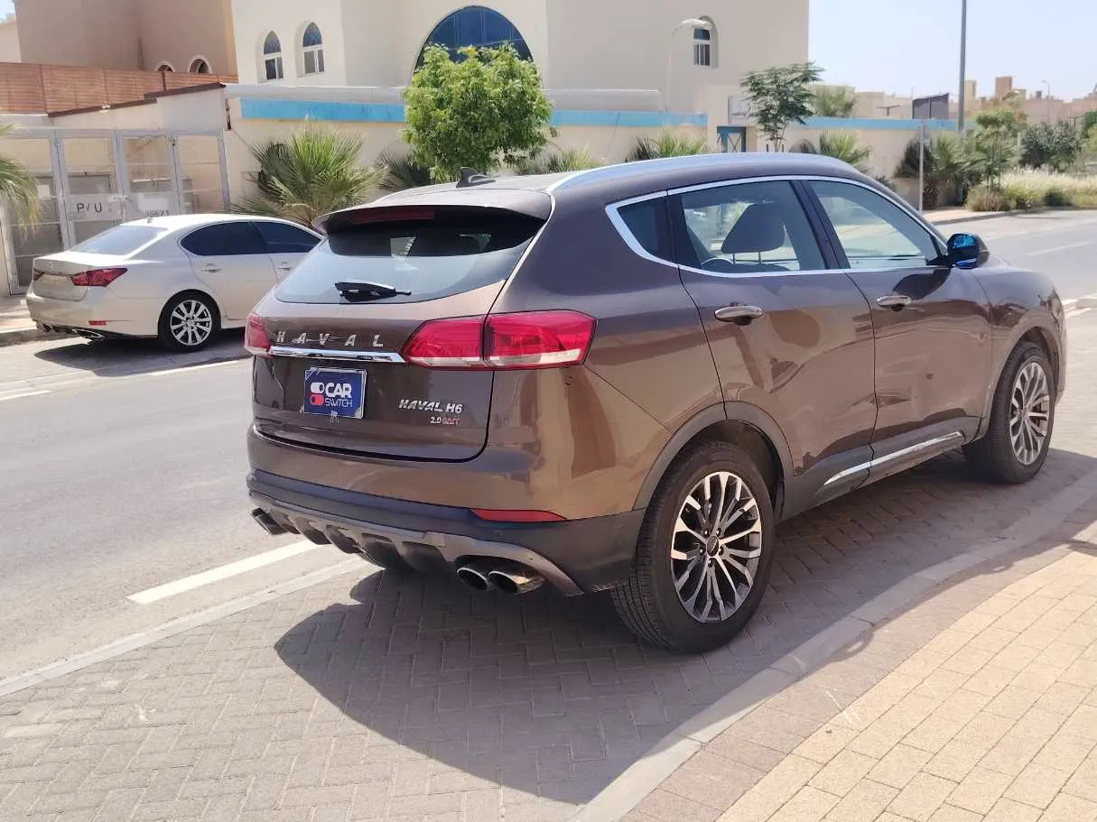 Car image 5