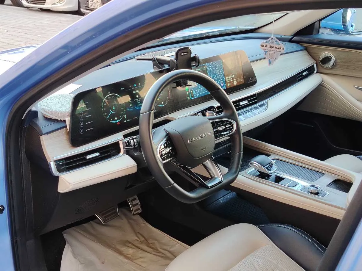 Car image 13