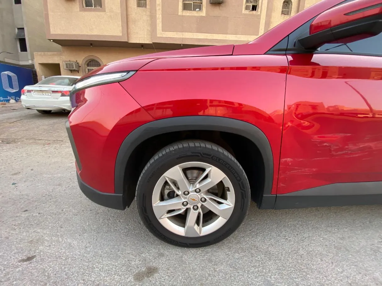 Car image 9