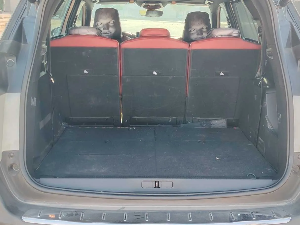 Car image 27