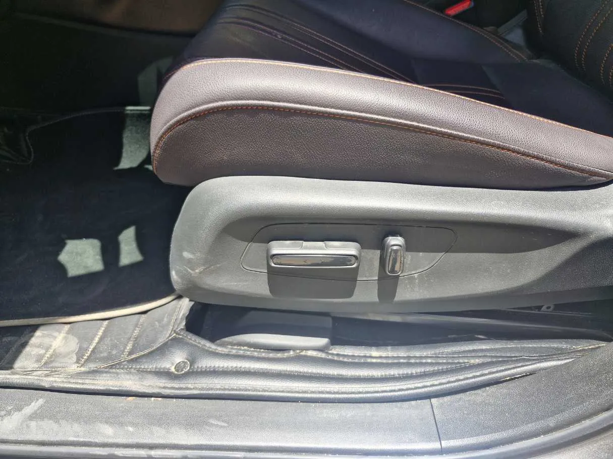 Car image 23