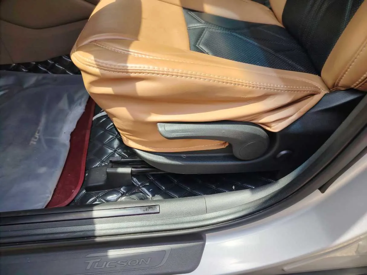 Car image 38
