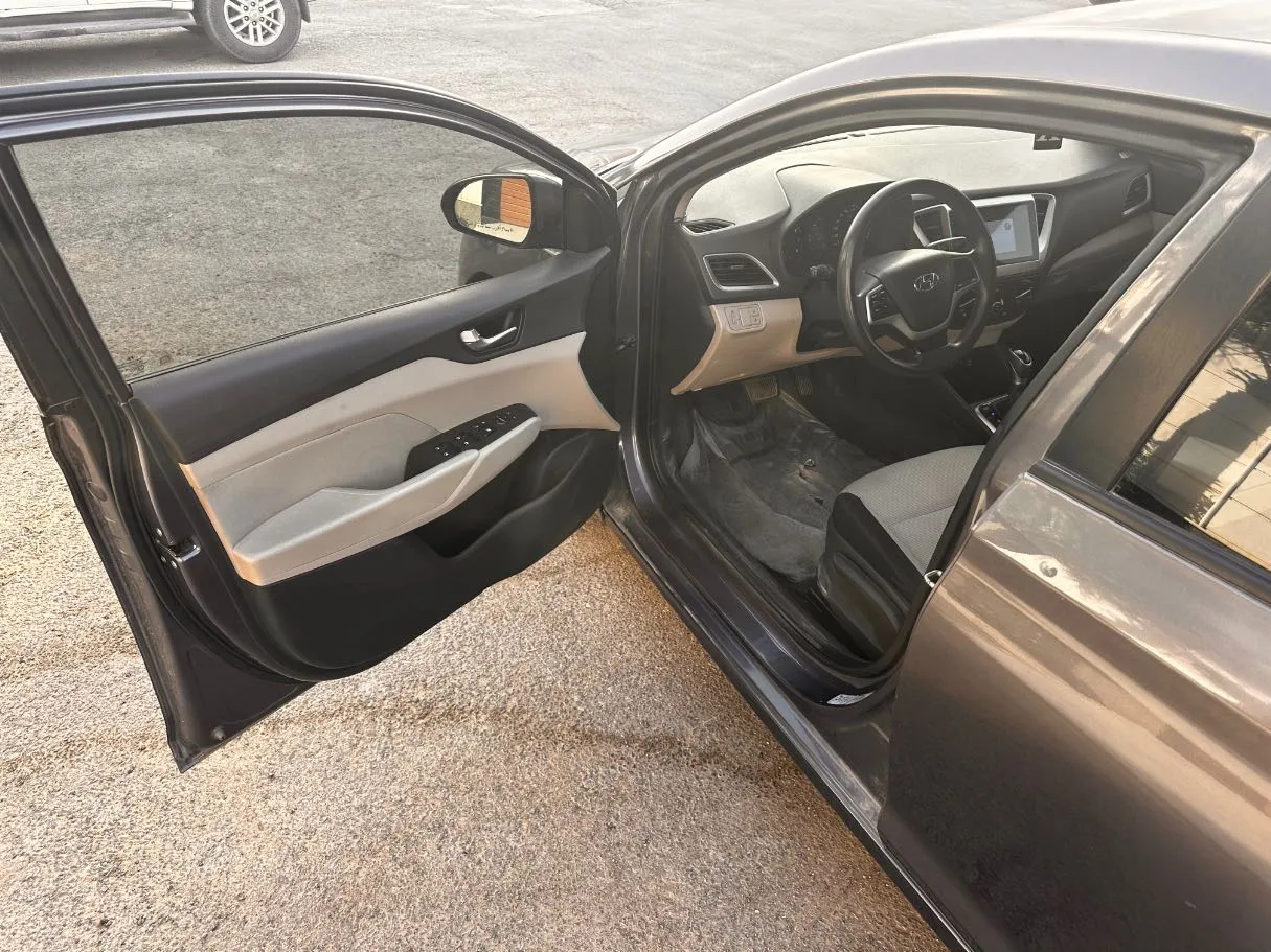 Car image 10