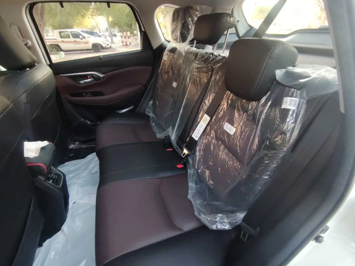 Car image 16