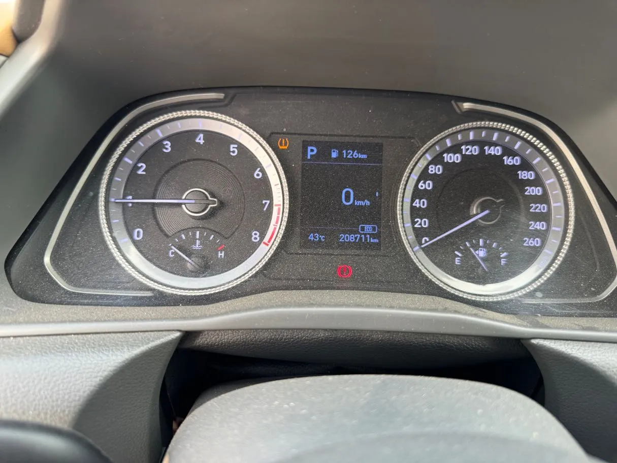 Car image 19