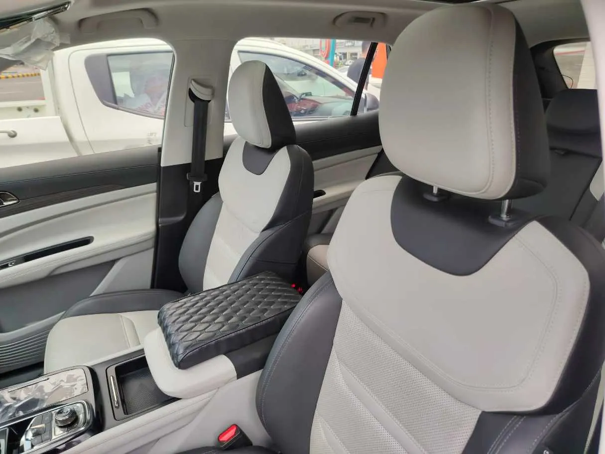 Car image 15
