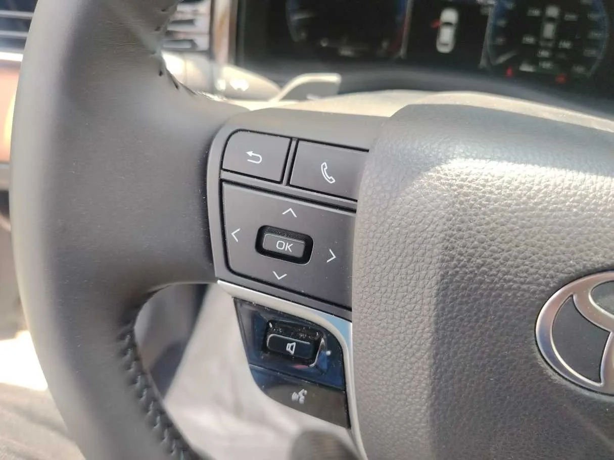 Car image 36