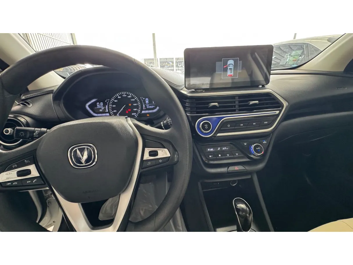 Car image 14
