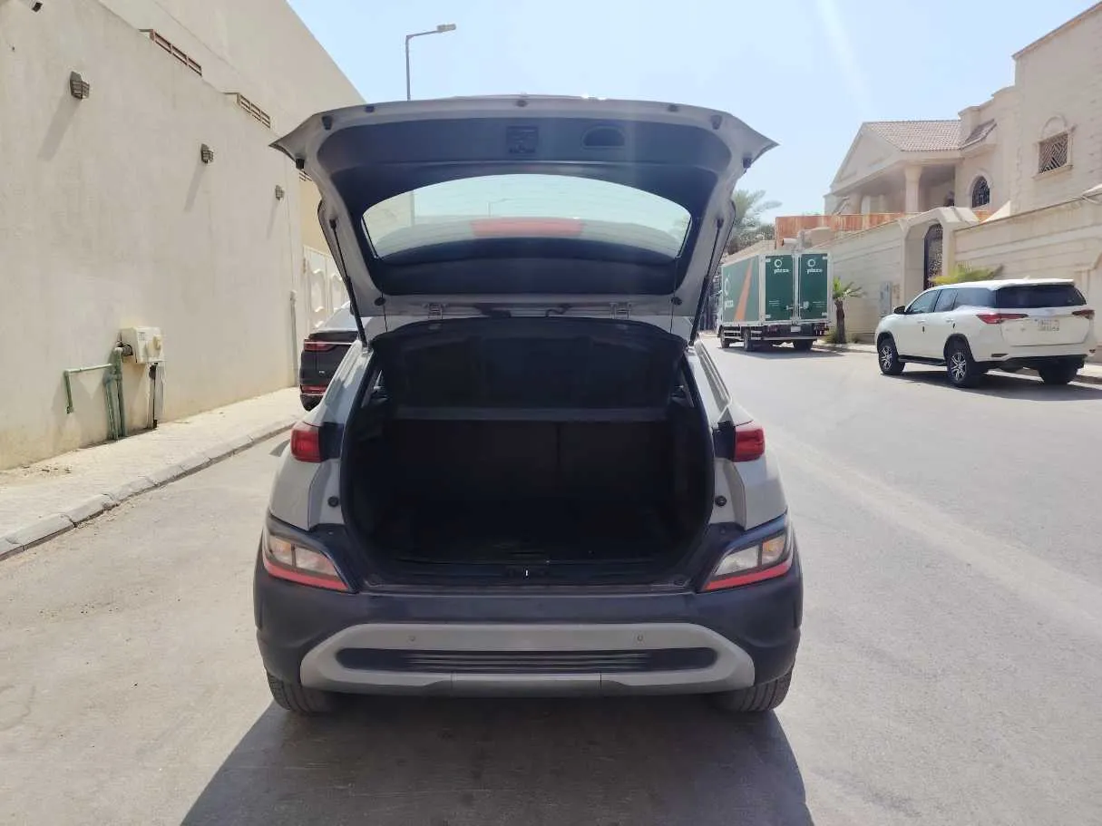 Car image 25