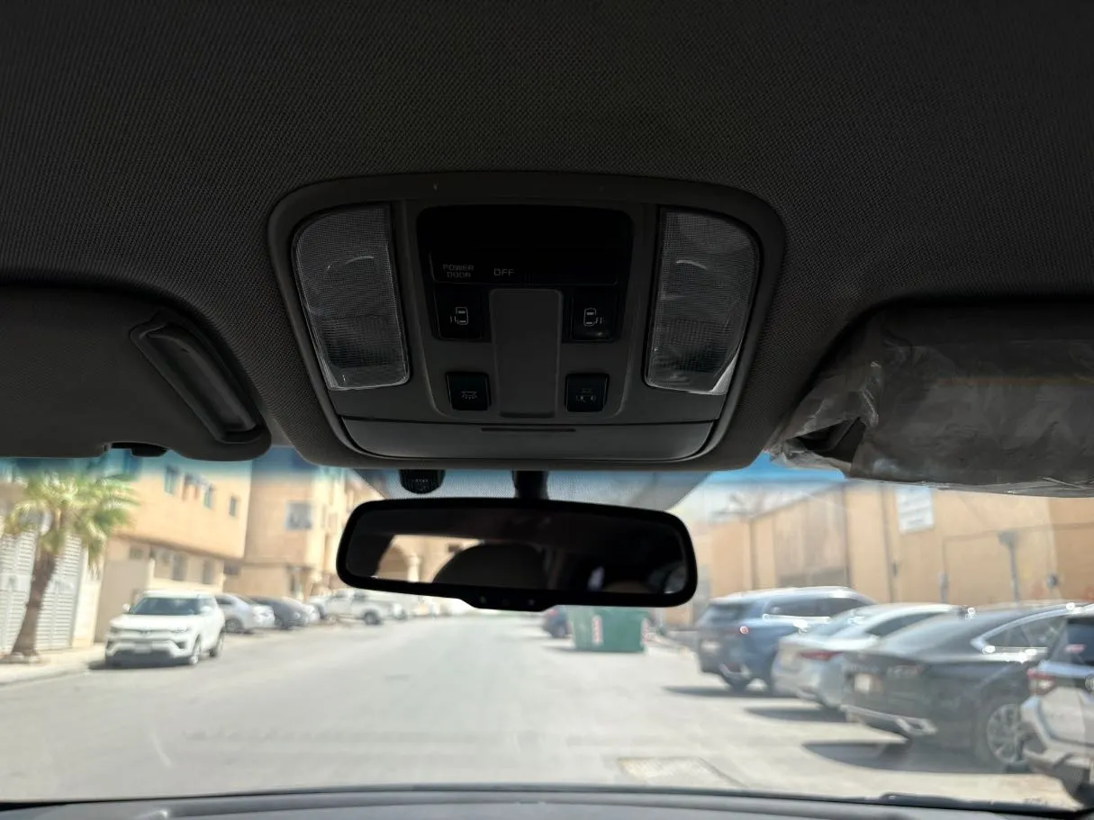 Car image 26