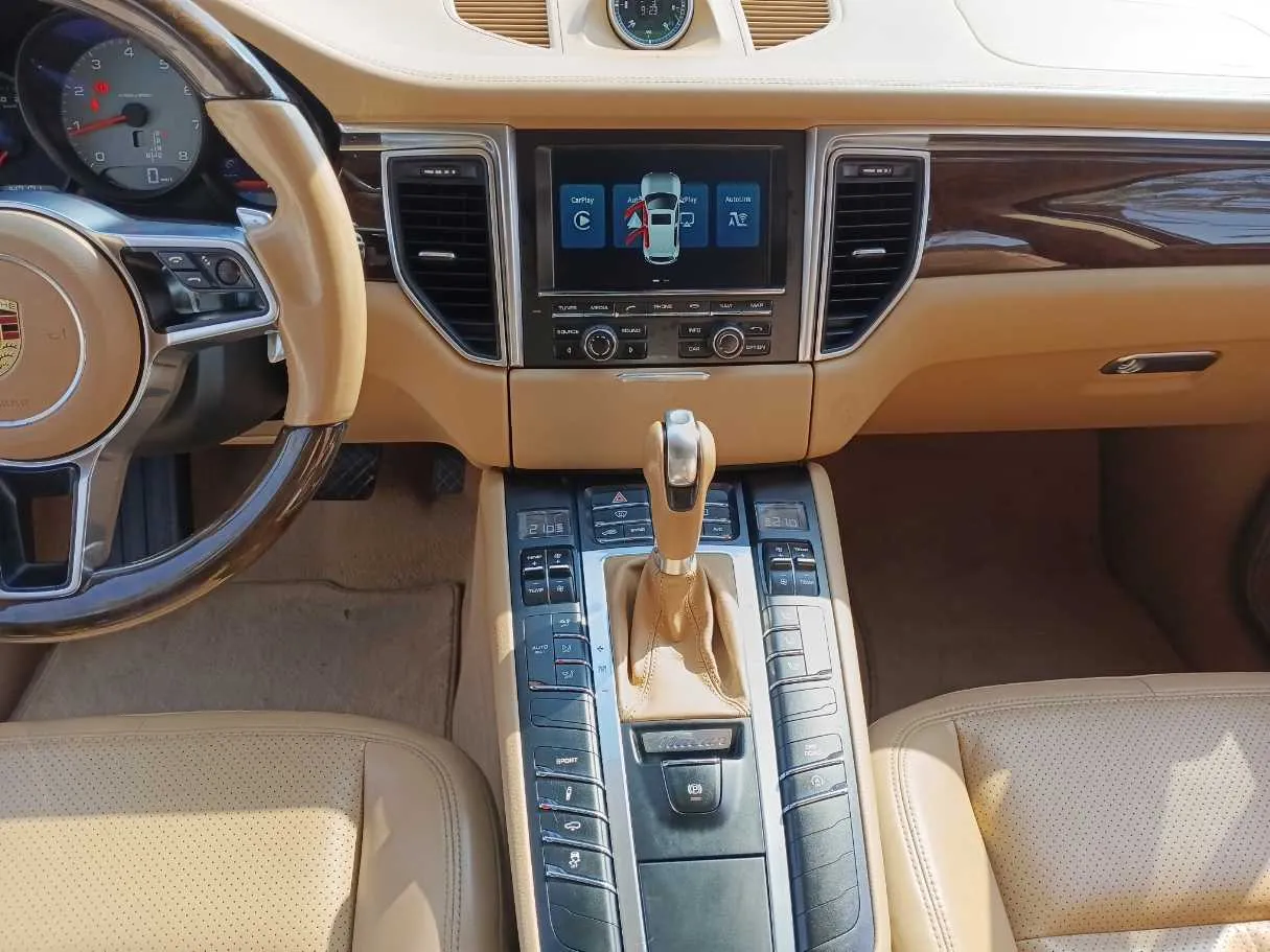 Car image 16