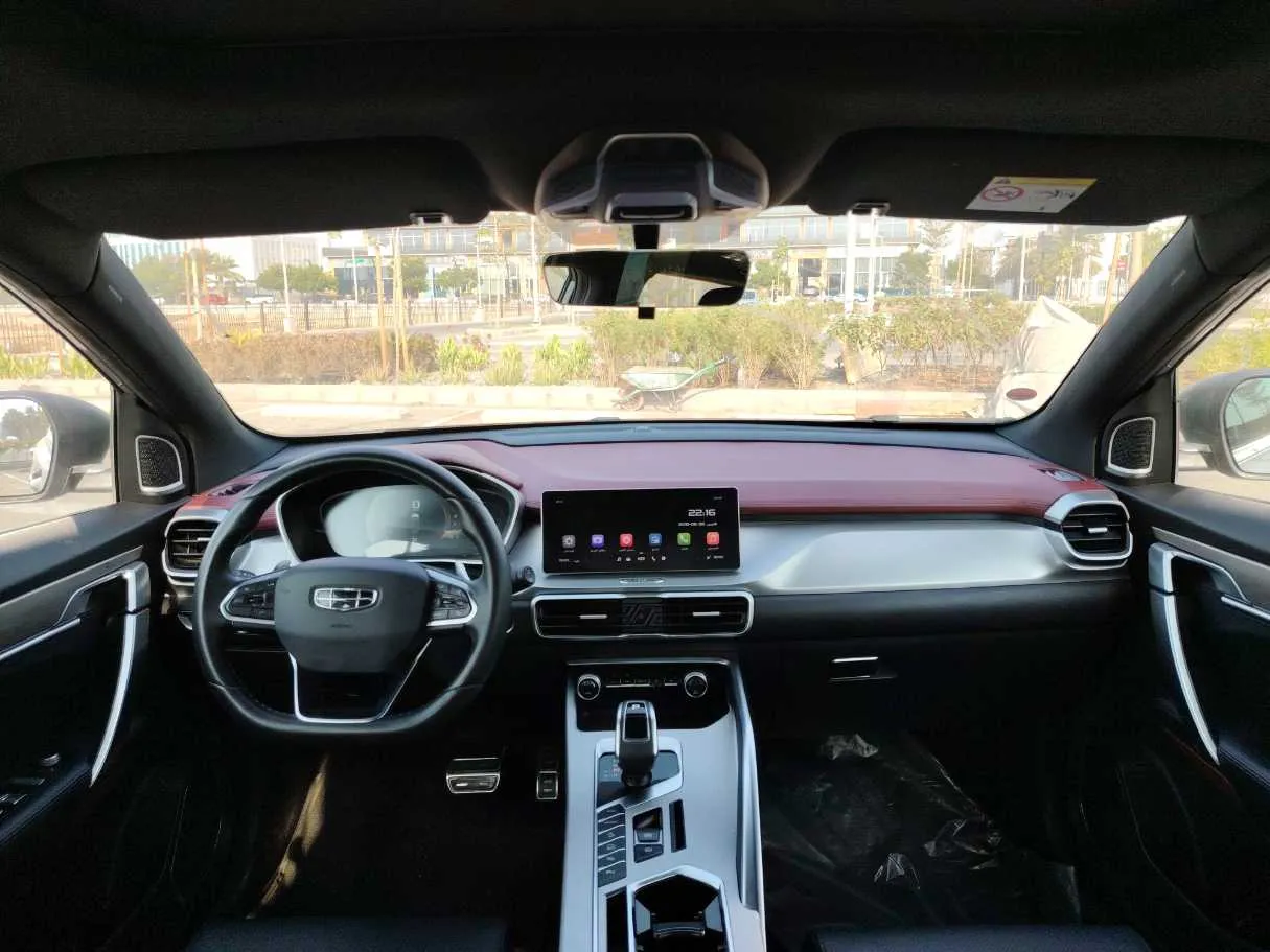 Car image 19