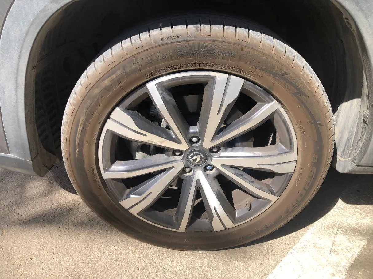 Car image 10