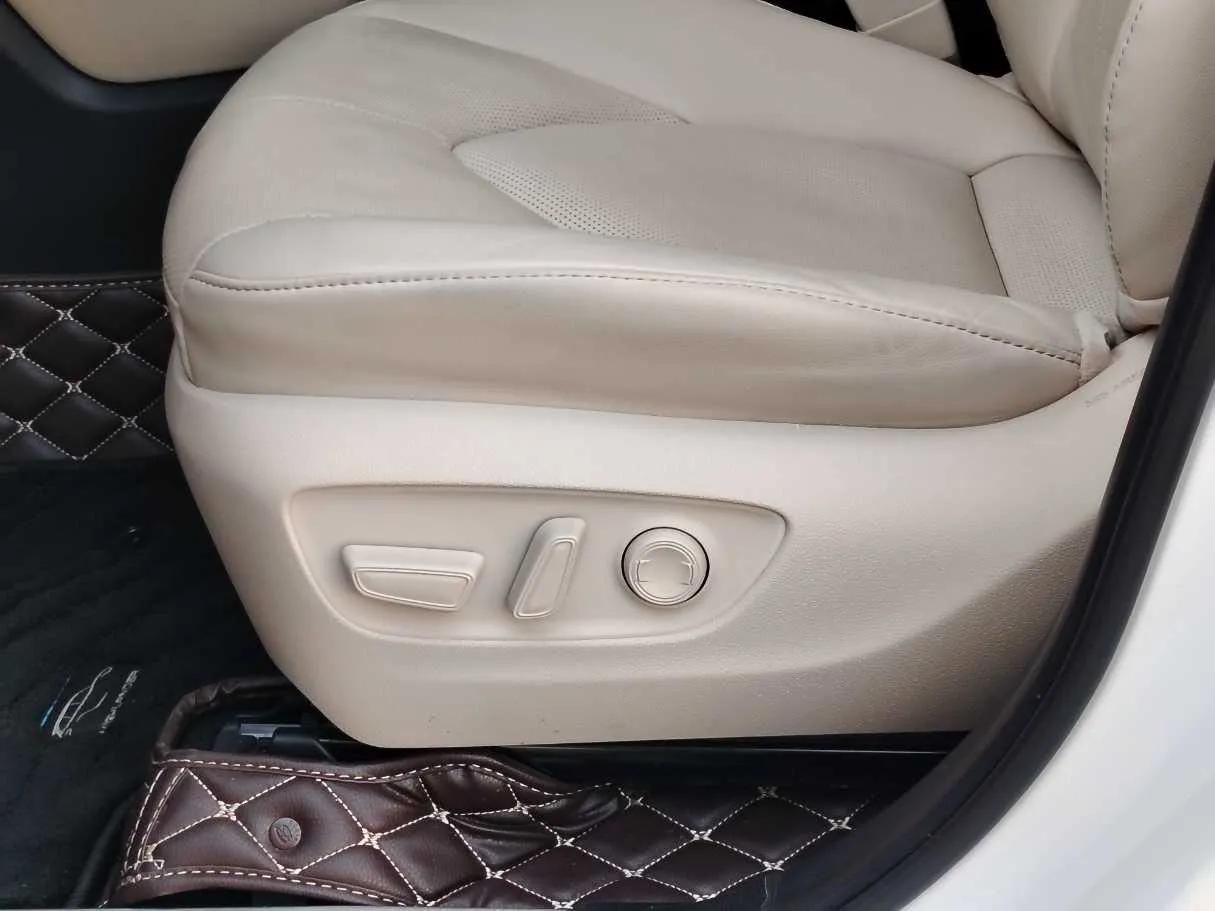 Car image 33