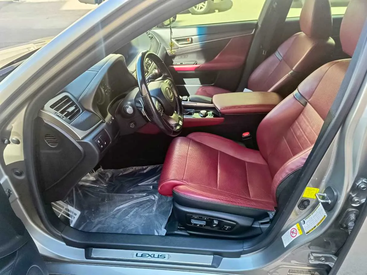 Car image 15
