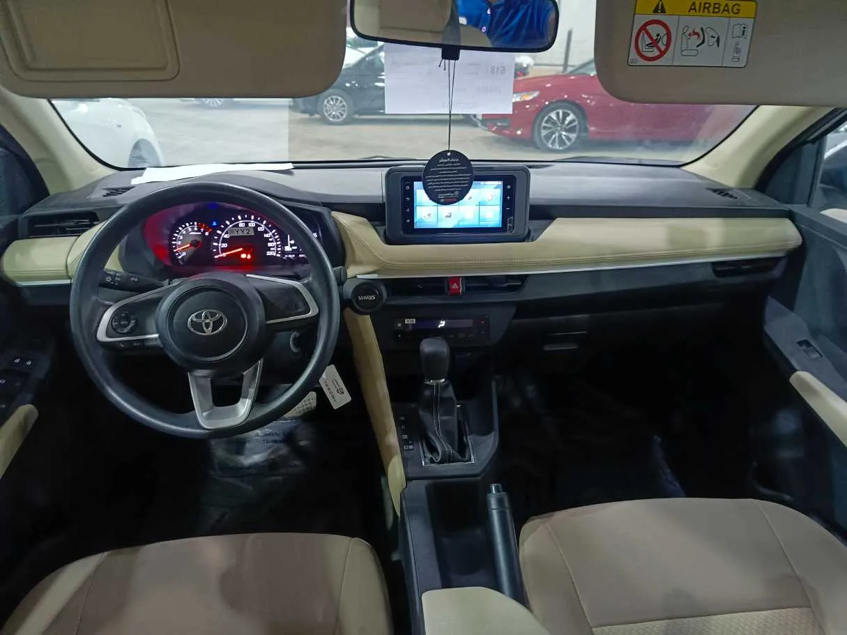 Car image 19