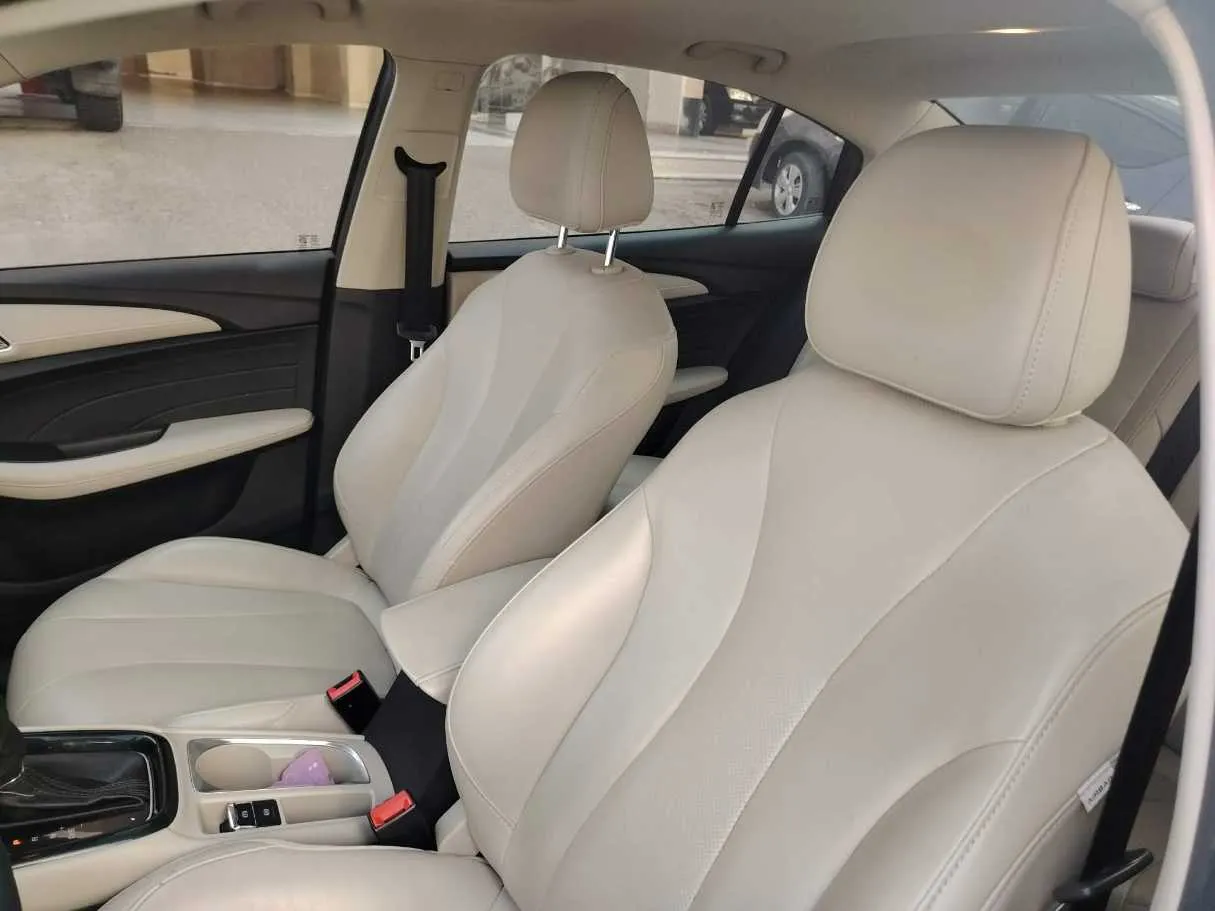 Car image 16