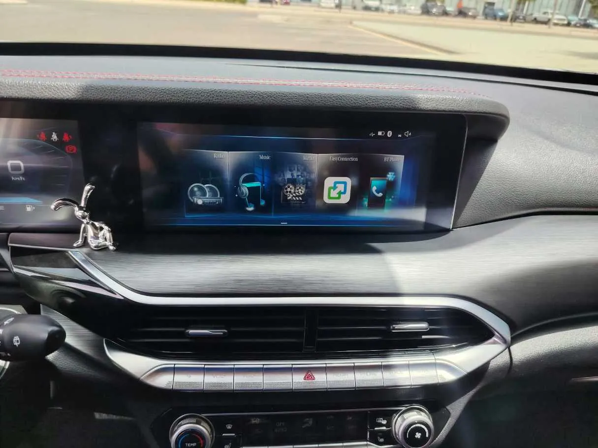 Car image 25