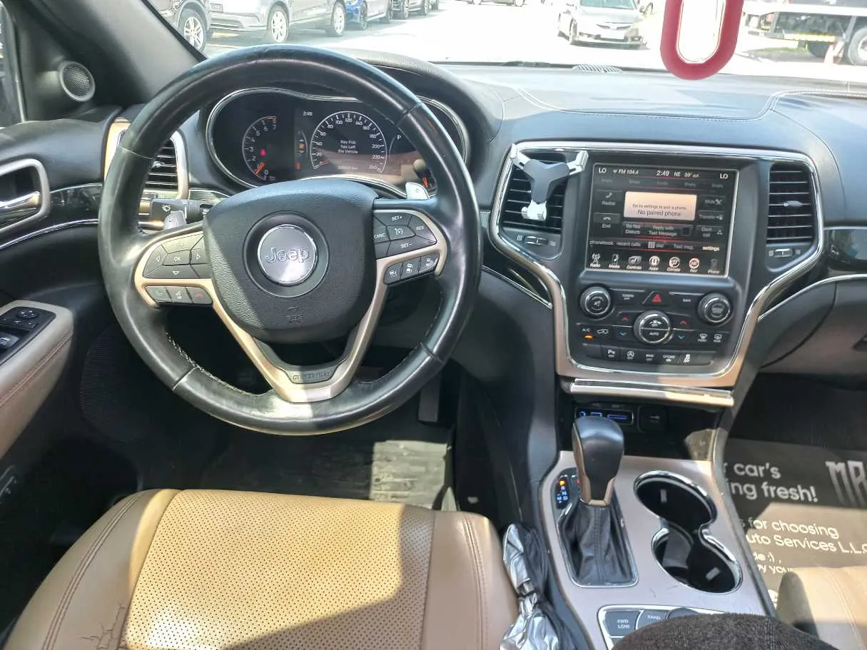 Car image 17