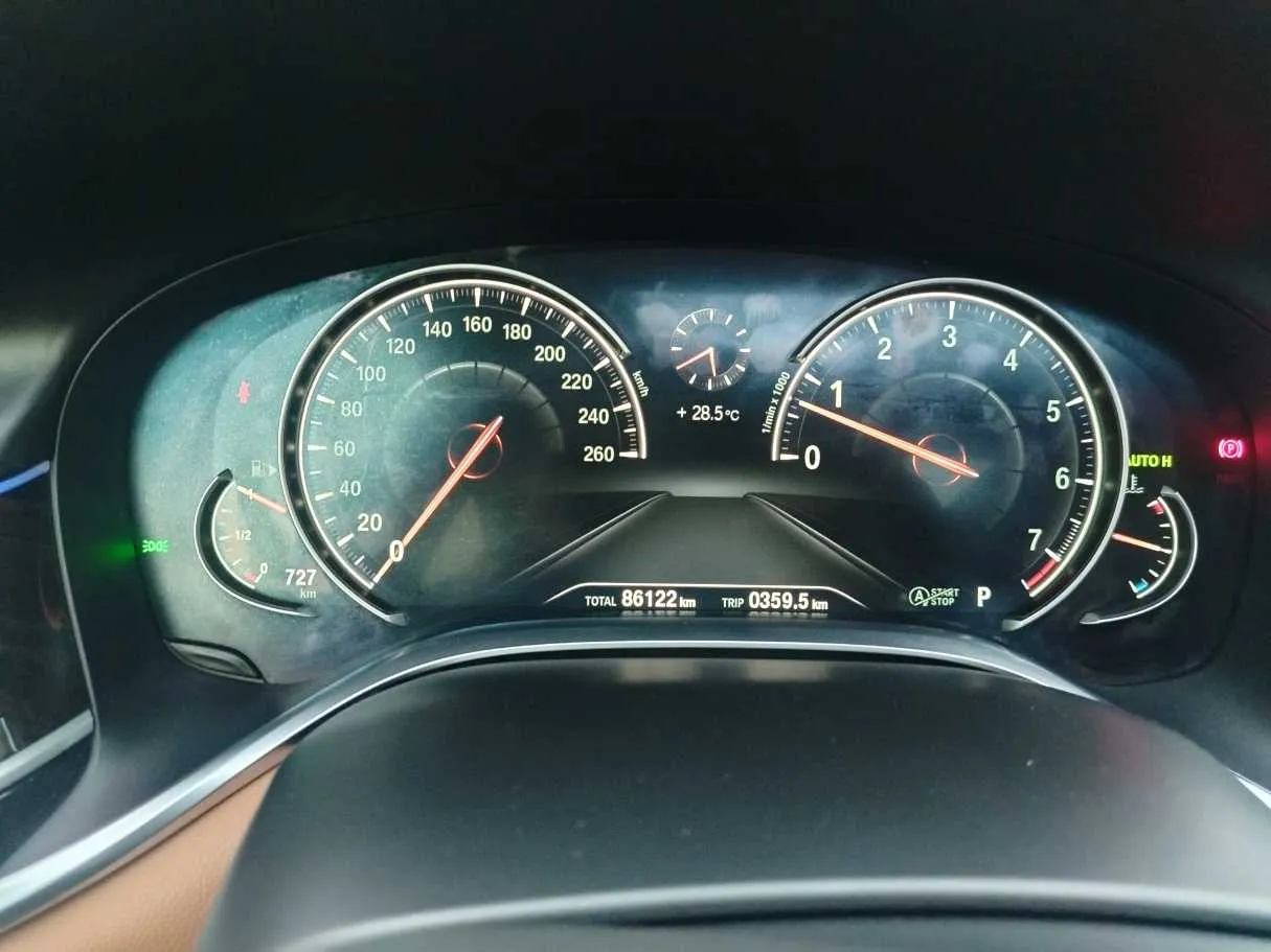 Car image 26