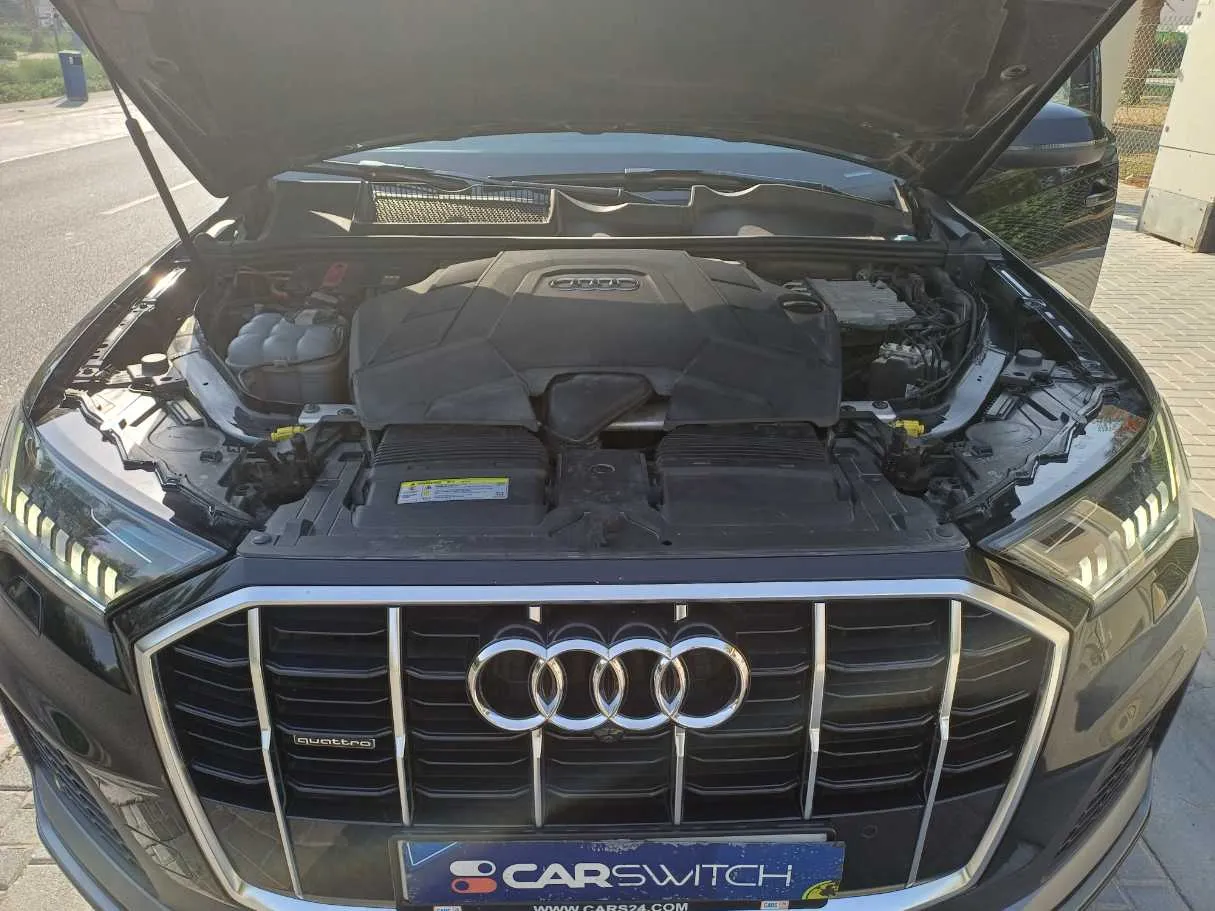 Car image 19