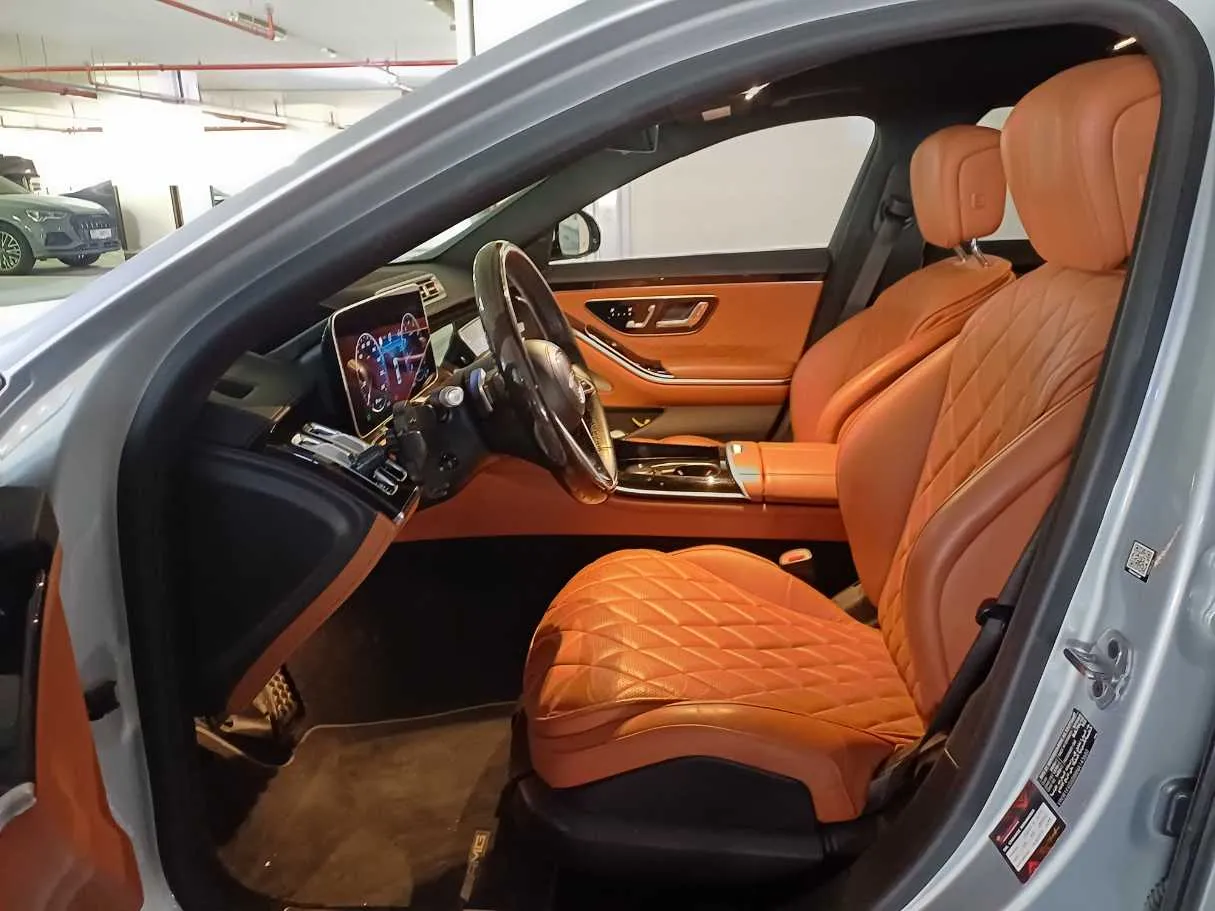 Car image 12