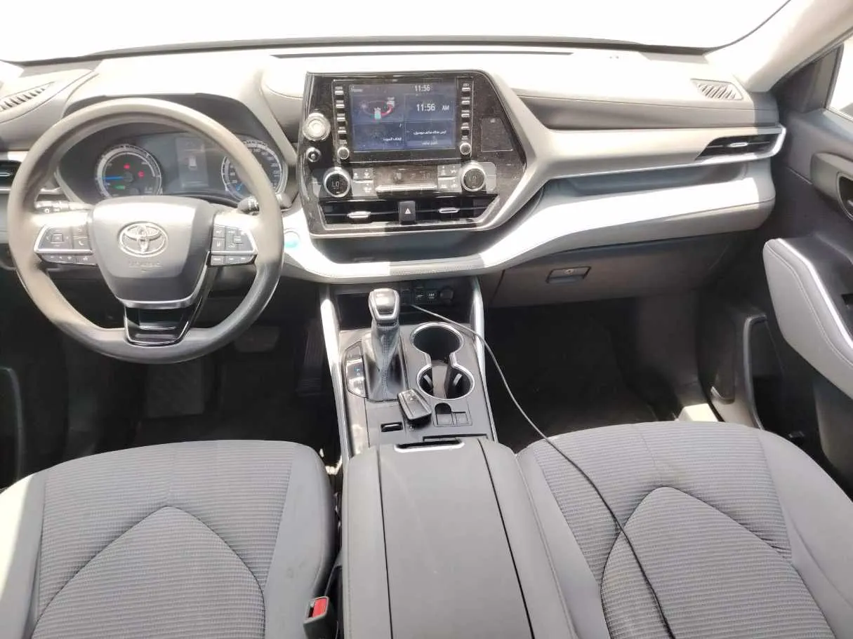 Car image 25
