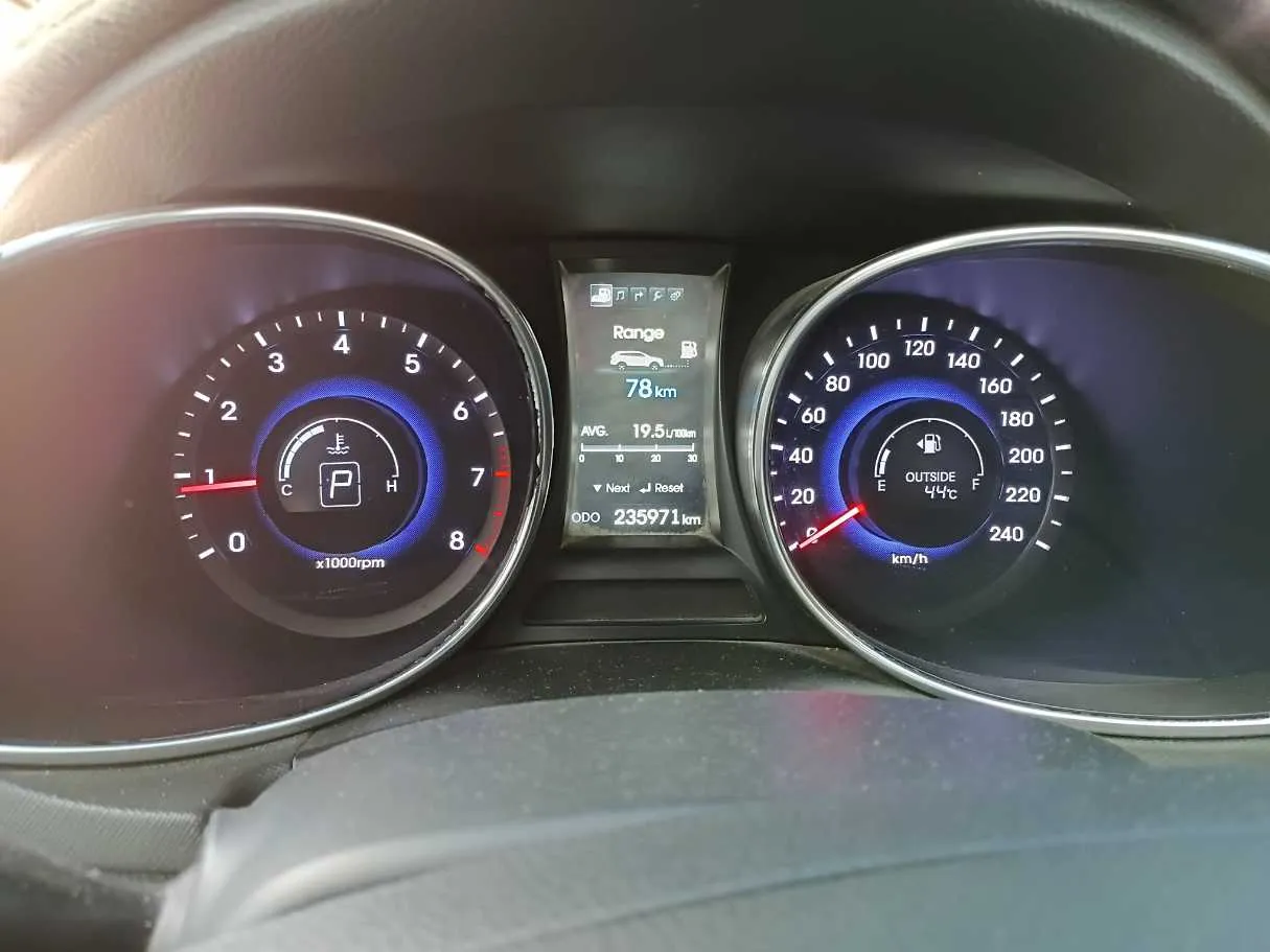 Car image 19
