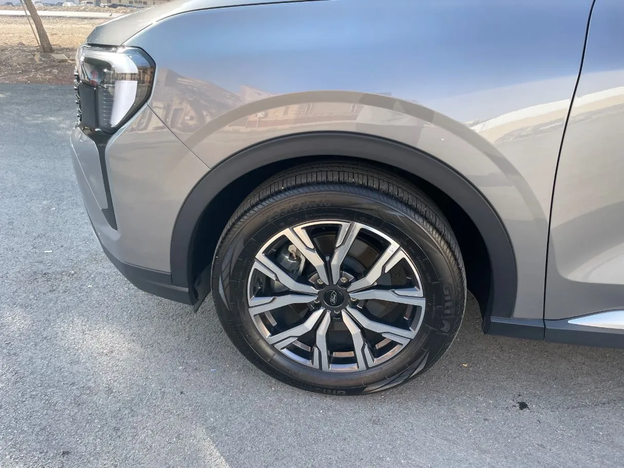 Car image 9