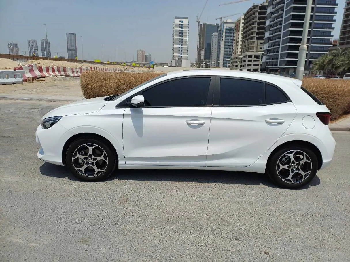 Car image 4