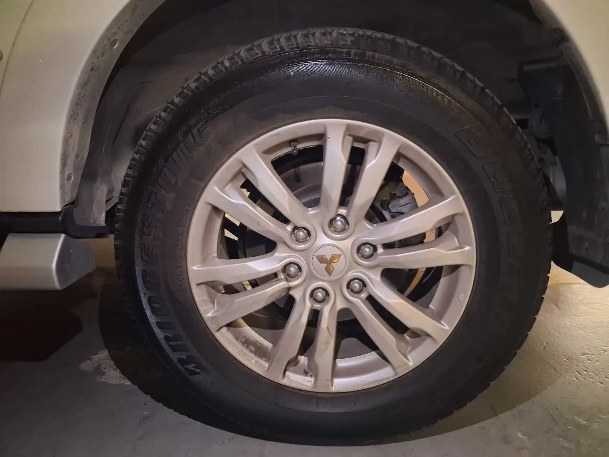 Car image 9