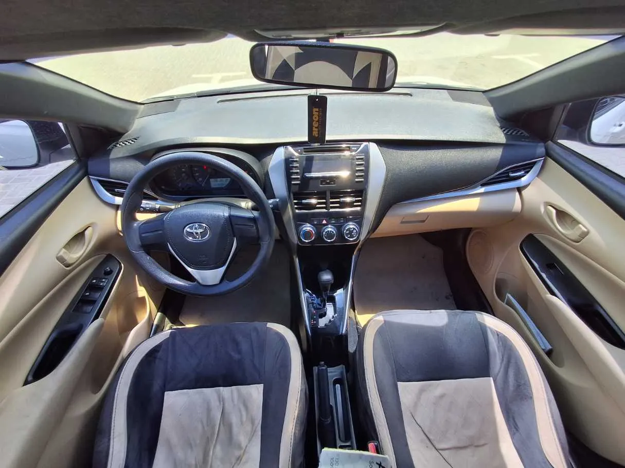 Car image 14