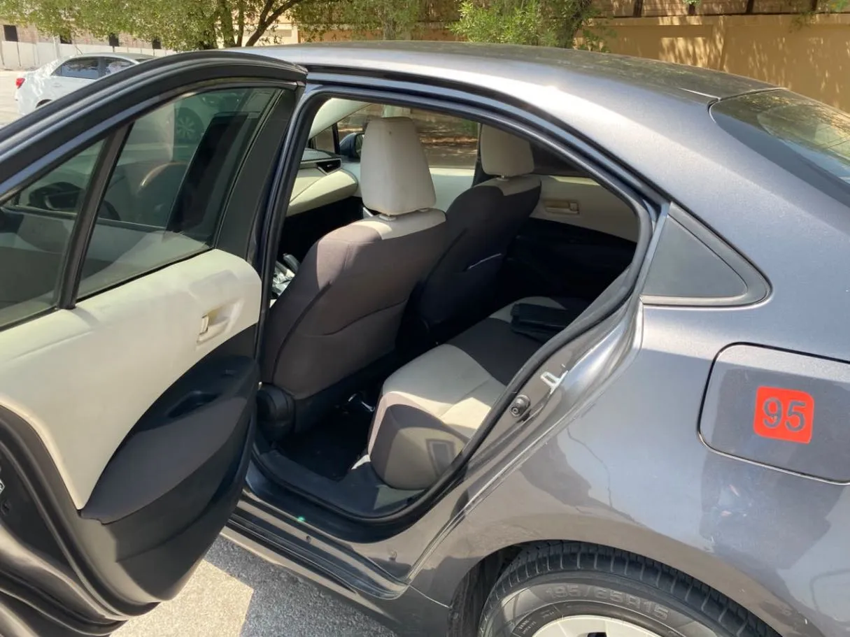 Car image 14