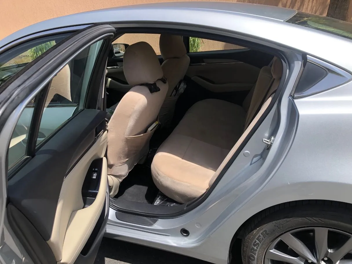 Car image 14