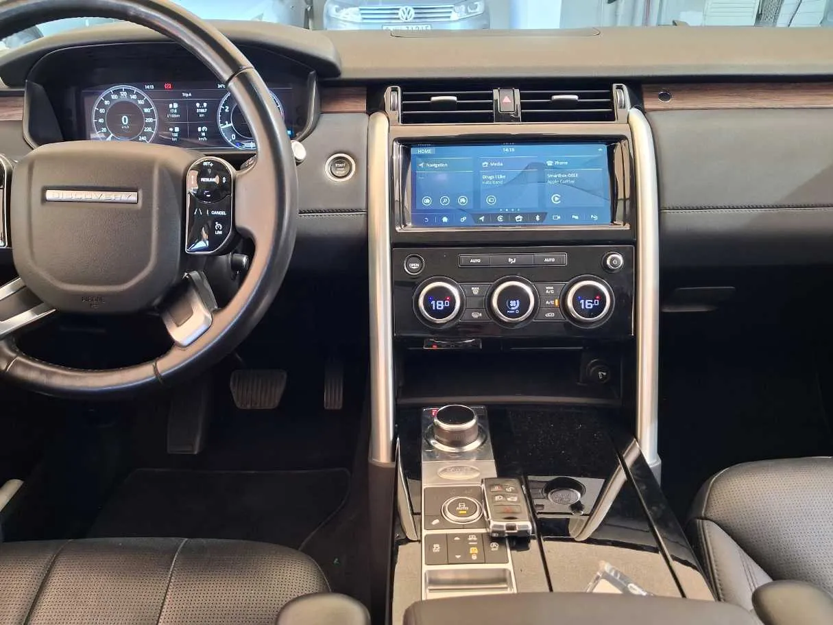 Car image 16