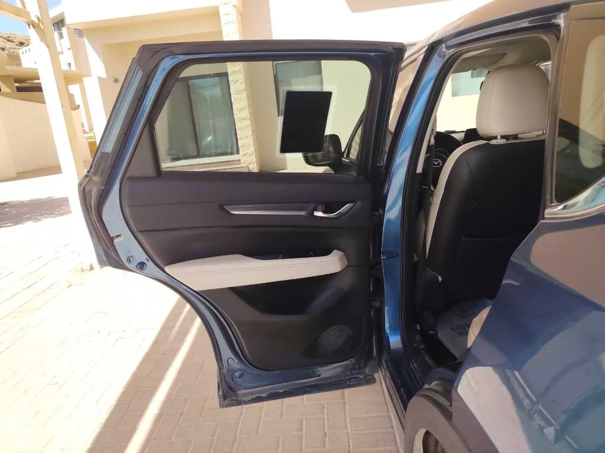 Car image 11