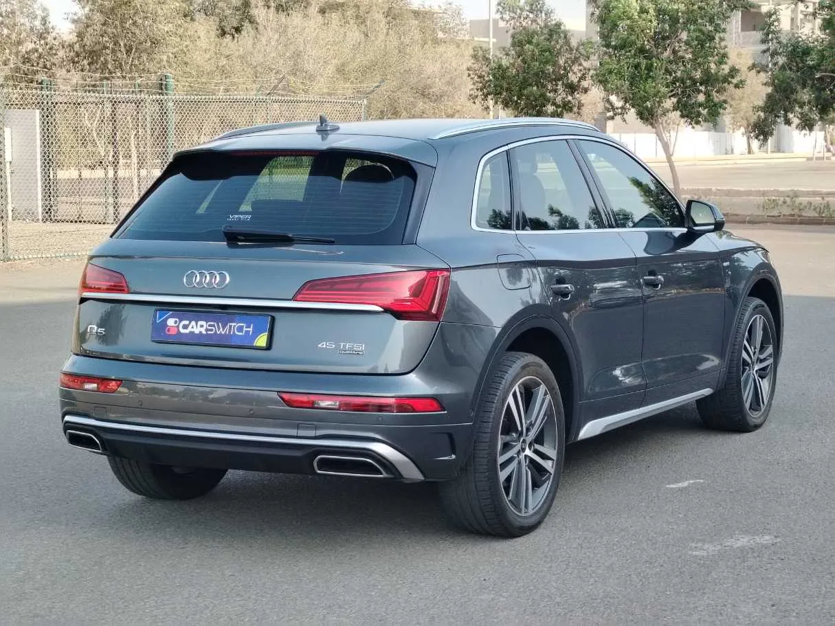 Car image 5